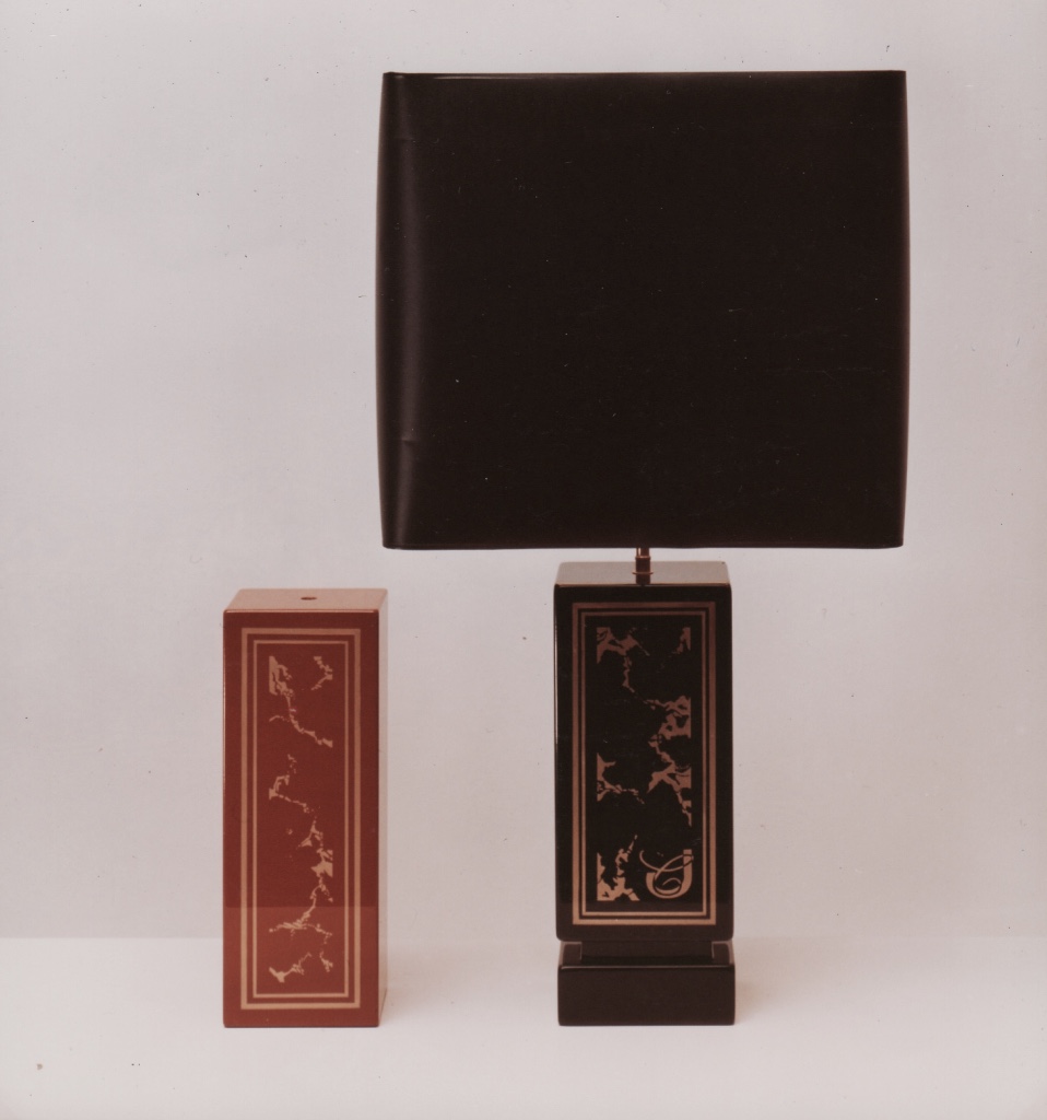1980 - Pied de lampe Laque noire et brique rouge
