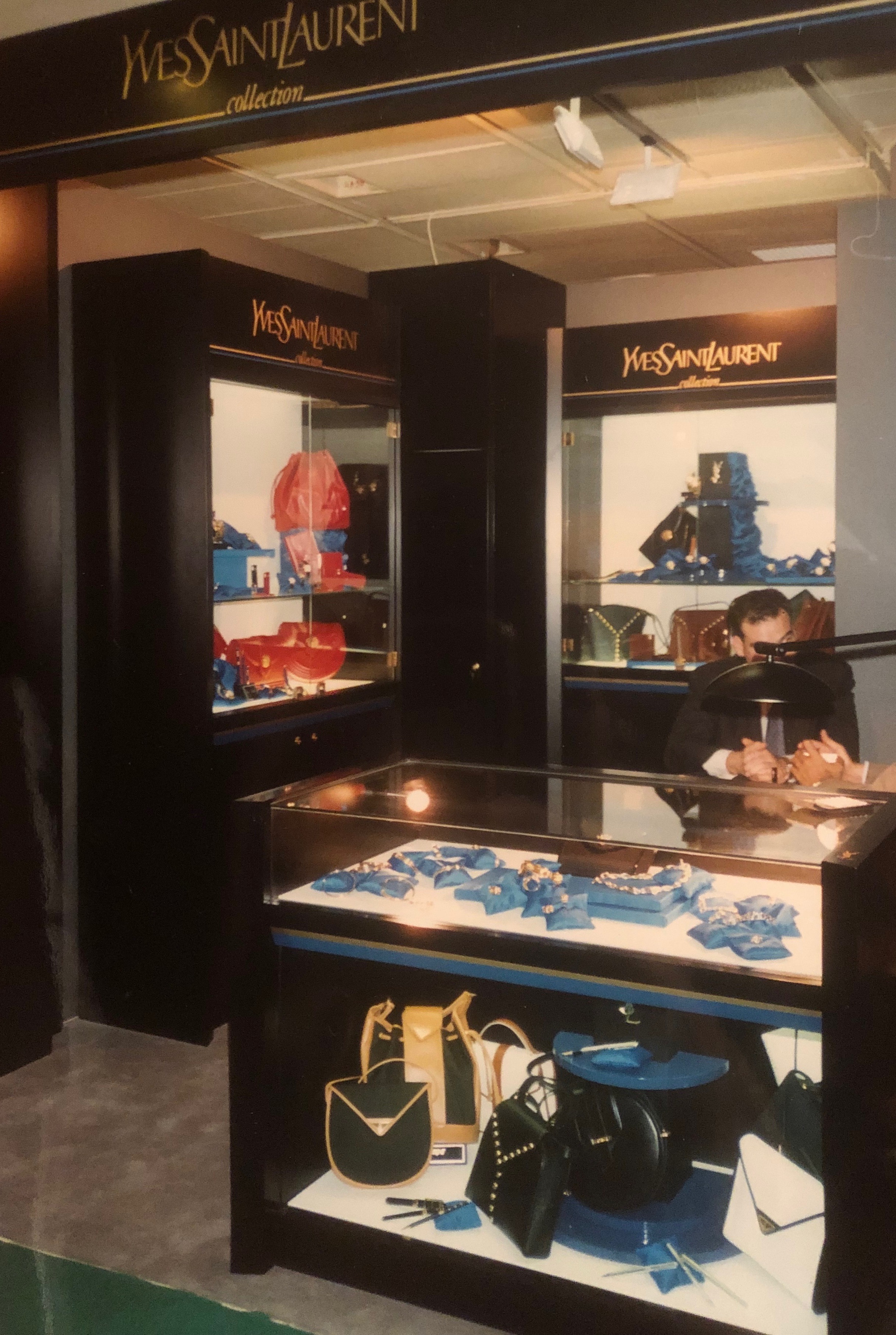 1985 - Yves Saint Laurent (boutique présentoir)